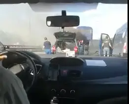 У Южного моста горит двухэтажный автобус: возникли пробки, водителей просят выбрать другой маршрут (ВИДЕО)