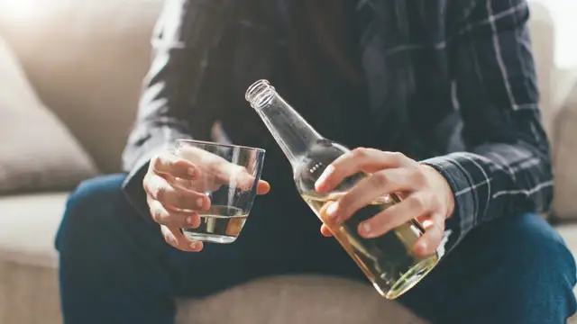 VM sākusi vērtēt alkohola ierobežojumu ietekmi uz sabiedrības veselību un patēriņu
