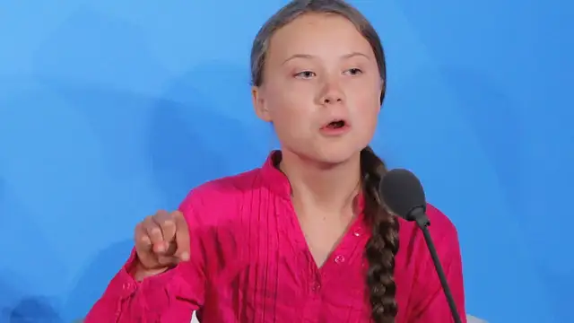 К разговорам о том, что нужно слушать молодежь, какая она умная, всё про всё понимает: Денис Драгунский