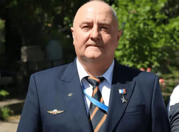 «Прекратить репрессивную вакханалию»: Герой России лётчик Гарнаев обратился к российским властям