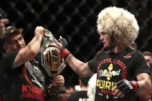 Нурмагомедов защитил титул чемпиона UFC в бою с Пуарье (видео)
