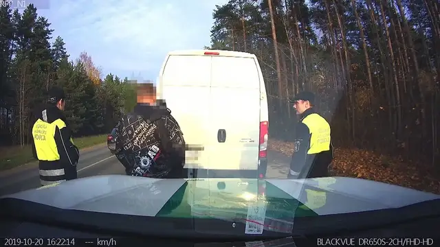 Жадность губит: водитель решил выбросить покрышки в Баложи и попался сразу на двух правонарушениях