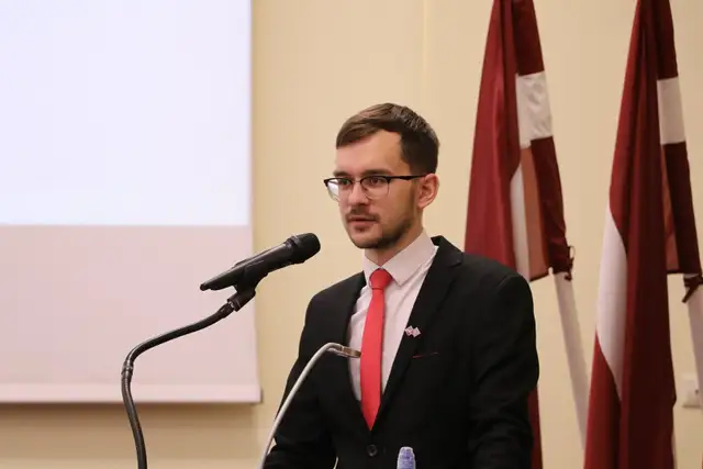 Līdz augusta beigām cer izveidot partiju «Austošā saule»