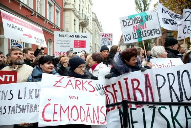 Pavļuts: Tik ambicioza solījuma došana mediķiem bija visu deputātu pārsteidzīga rīcība un kļūda