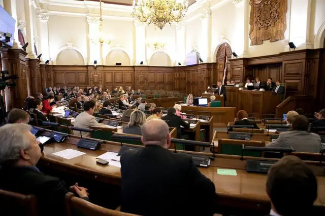 Opozīcija: Koalīcija ignorē tos pašnodarbinātos, kuri «izkrituši cauri atbalsta sietam»