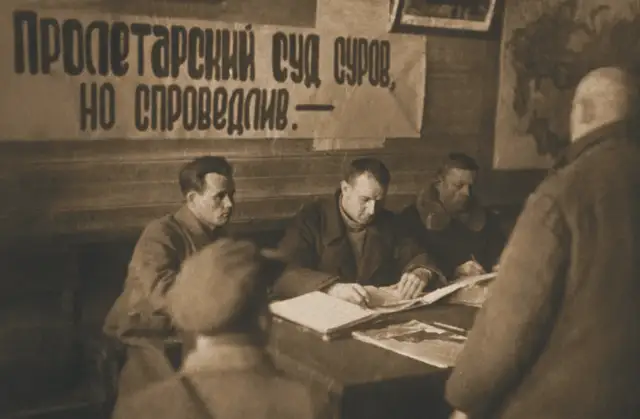 «В штаб к Духонину! Прямей держитесь, брат!» Советская поэзия о ревтрибуналах