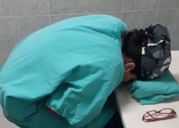 Medmāsai par viltota negatīva Covid-19 testa rezultāta sarūpēšanu piemēro 1500 eiro sodu