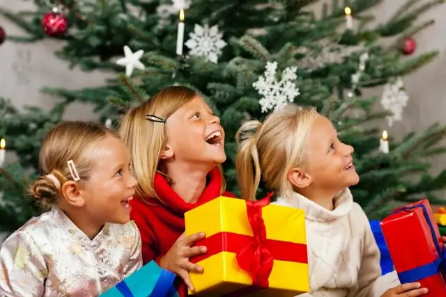 Sievietei piemēro piespiedu darbu par bērnudārza Ziemassvētku pasākumam paredzētas naudas piesavināšanos