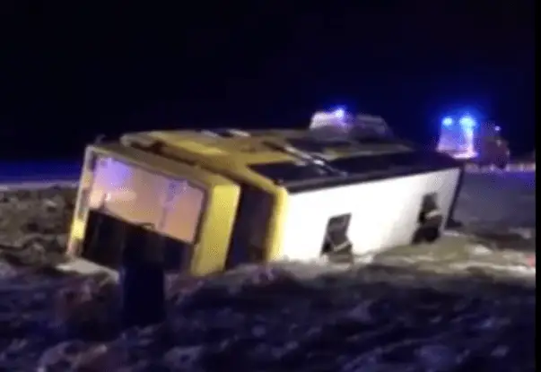 Жуткое ДТП в Эстонии: перевернулся пассажирский автобус, пострадали в том числе четверо граждан Латвии. ВИДЕО