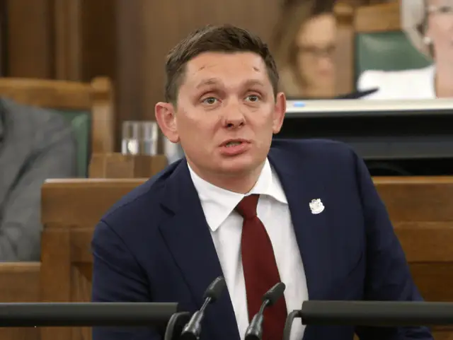 Самоизоляция с 17 марта? Что тогда Кайминьш делал в магазине 20 марта, да еще и без маски? Шок