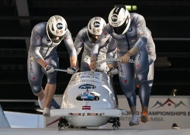 Ķibermanis triumfē EČ bobslejā četriniekiem
