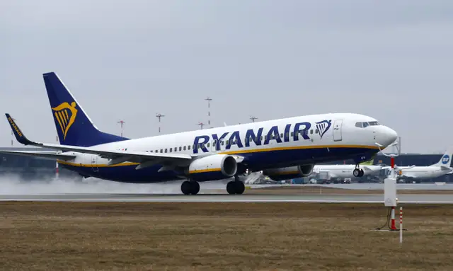 Дым заполнил салон за считанные минуты: самолет Ryanair загорелся в полете, у пассажиров началась паника (видео)