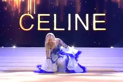 Королева красоты упала на сцене и потеряла бюстгальтер