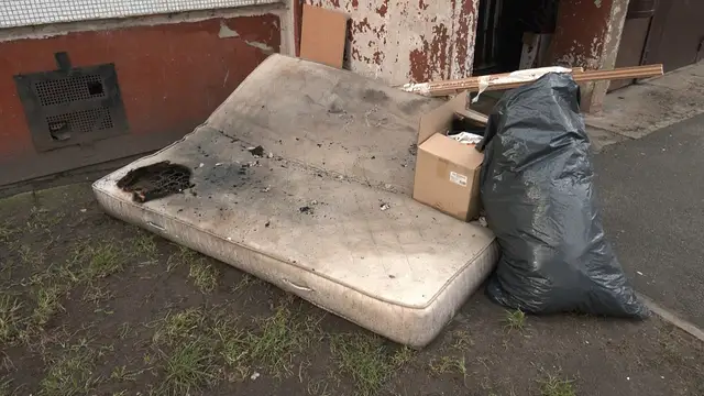 Спал и ничего не слышал: в Плявниеках мужчина чуть не сгорел заживо в своей квартире
