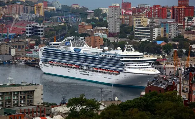 Пассажиры изолированного лайнера Diamond Princess подали знак о нехватке лекарств (ФОТО)