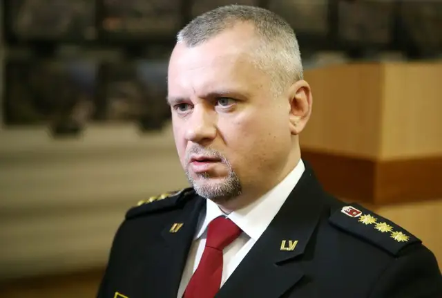 У курьеров и строителей в Риге в основном легальные ВНЖ. Муниципалы готовят рейды против нелегальных мигрантов