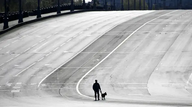 Infektologs: Pilnīga izolācija pagaidām nebūtu pareizais risinājums Covid-19 apturēšanai