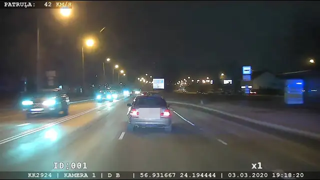 Погоня в Плявниеках: у юного водителя BMW не было прав, зато были запрещенные вещества