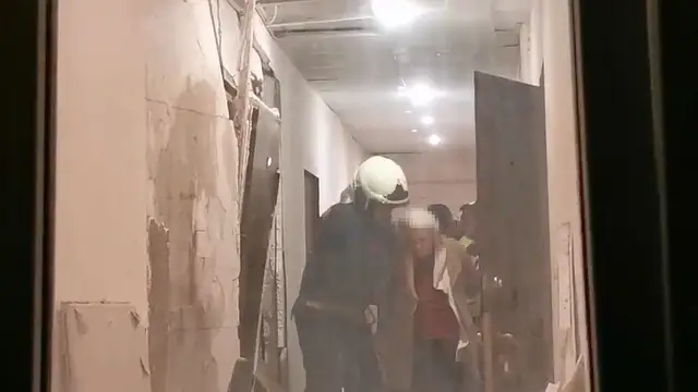 «Выбита дверь, разрушена часть стены»: в Зиепниеккалнсе произошел взрыв. ФОТО