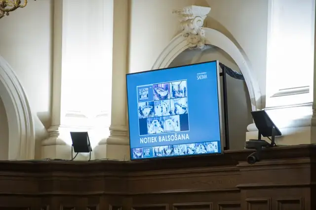 Parlaments neatbalsta priekšlikumus par līdzekļu pārdali zemkopībai un cilvēkiem ar dzirdes traucējumiem