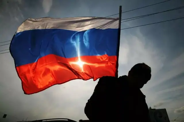 Рижская дума: можно украшать Ригу российскими флагами — на «время хоккея»