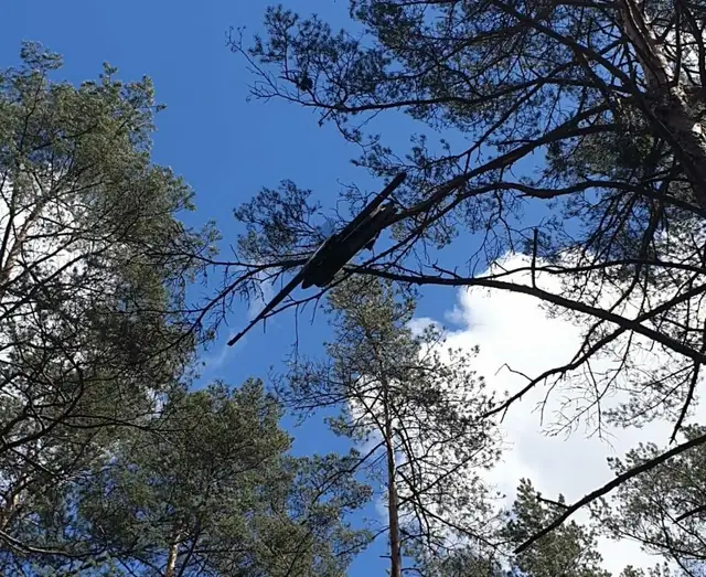 Meža masīvā Garkalnes novadā atrasts «noklīdušais» bezpilota drons
