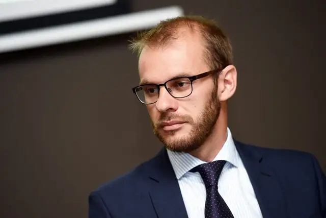 Bijušais NVD vadītājs: Ģimenes deklarē dzīvesvietu citā valstī, lai tur saņemtu Latvijā neapmaksātas zāles