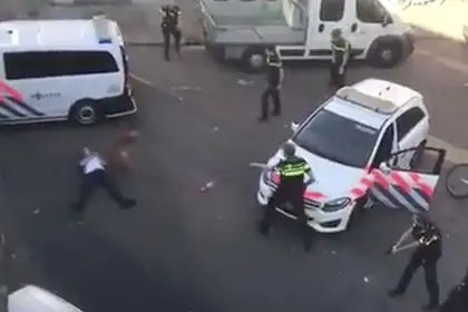 Выкрикивающий «Аллаху акбар» мужчина напал с топором на прохожих в Нидерландах