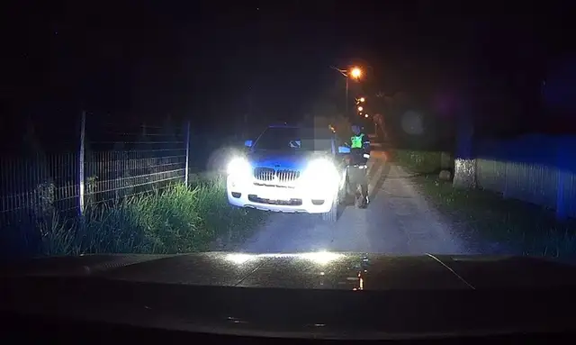 По встречной на белом BMW: подросток катался ночью на родительском авто (ВИДЕО)