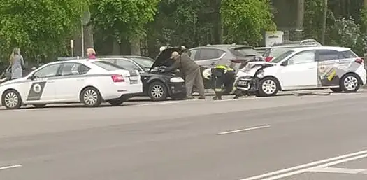 Крупное ДТП в Риге: на Лубанас столкнулись три машины (ВИДЕО)