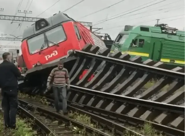 В Петербурге столкнулись два поезда