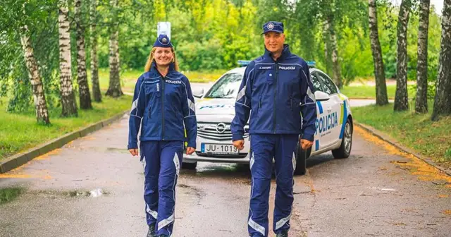 No sestdienas daļa policistu dienesta pienākumus sāks pildīt jaunā dizaina formastērpos