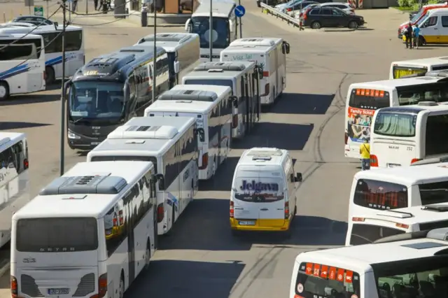 Komercpārvadājumos un lielo pilsētu sabiedriskajā transportā varēs ļaut noteikt iekāpšanu tikai ar sertifikātu