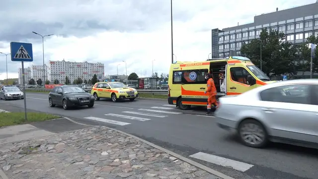 «Она просто вылетела на дорогу»: в Плявниеках сбили пенсионерку