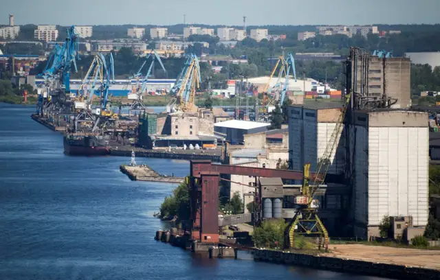 Взрыв может стереть город с лица земли: в Рижском порту годами хранится опасный груз из России