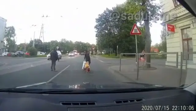 «Народ, вы там вообще уже!?» У водителя не нашлось цензурных слов после встречи на Саркандаугаве