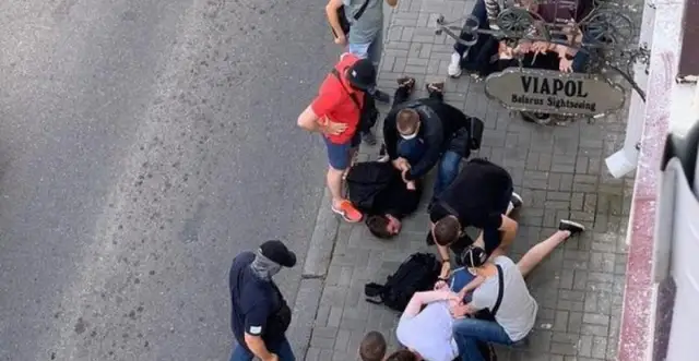 В Минске задержали и положили на асфальт журналистов «Дождя» (видео)