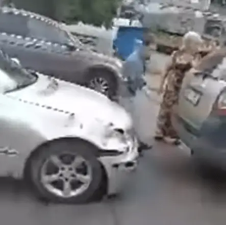 В Вецмилгрависе банда подростков украла машину, совершила на ней ДТП и сняла все на видео