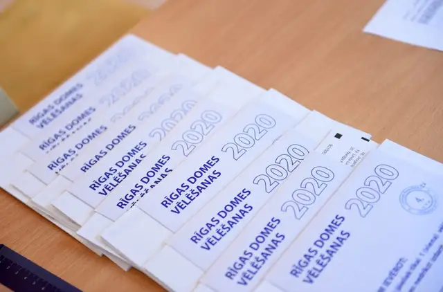 Vēl vienā vēlēšanu iecirknī atklātas ap 400 neapzīmogotas aploksnes