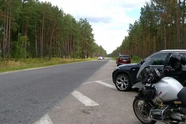 На Валмиерском шоссе столкнулись автобус и легковая машина (ВИДЕО)