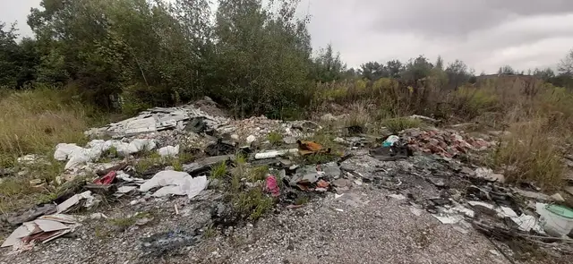 Десятки лет на свалке: под Петербургом на мусорном полигоне живут целые коммуны