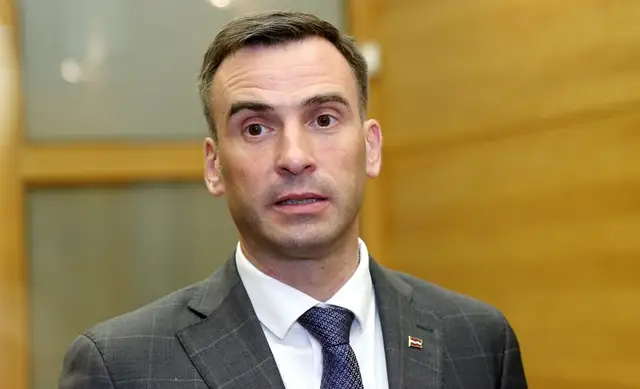 Staķis aicina sabiedrību saglabāt mieru un netraucēt Padomju armijas pieminekļa nojaukšanu Pārdaugavā