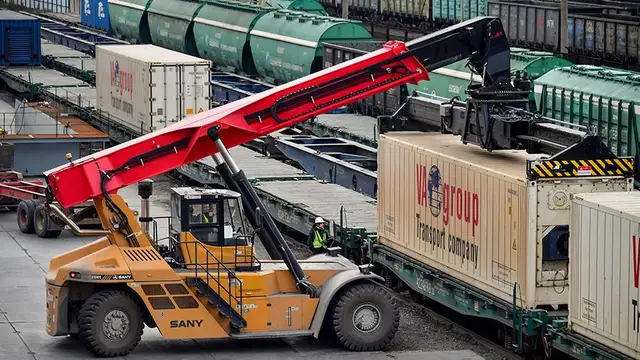 Поезд дальше не идет: Латвия пожаловалась на потерю грузов из России