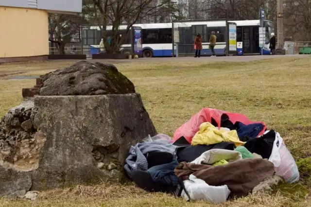 Lielajiem uzņēmumiem ES aizliegs iznīcināt nepārdoto apģērbu un apavus