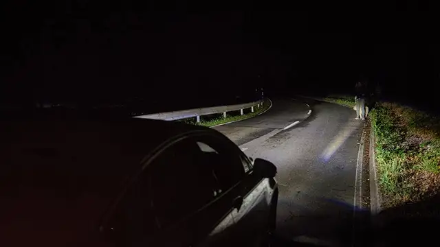 В темноте на дороге Кекава-Скайсткалне пока не установленный водитель наехал на пешехода