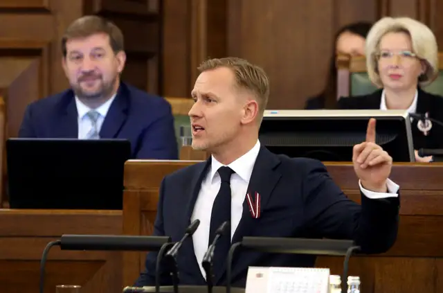 Gobzemu rosinās izslēgt uz vairākām Saeimas sēdēm par parlamenta sēdes traucēšanu