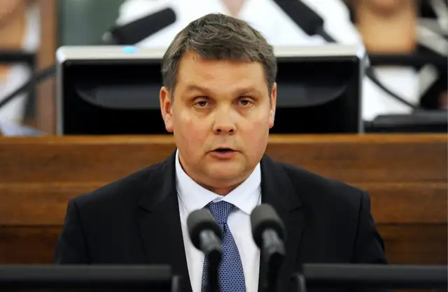 Krāpšanā apsūdzētajam «Jaunās vienotības» deputātam Adamovičam piespriež 6000 eiro sodu