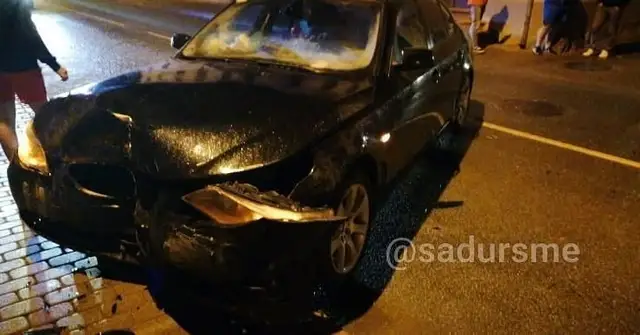 Ночное ДТП в Салдусе: BMW врезался в стену (ФОТО)