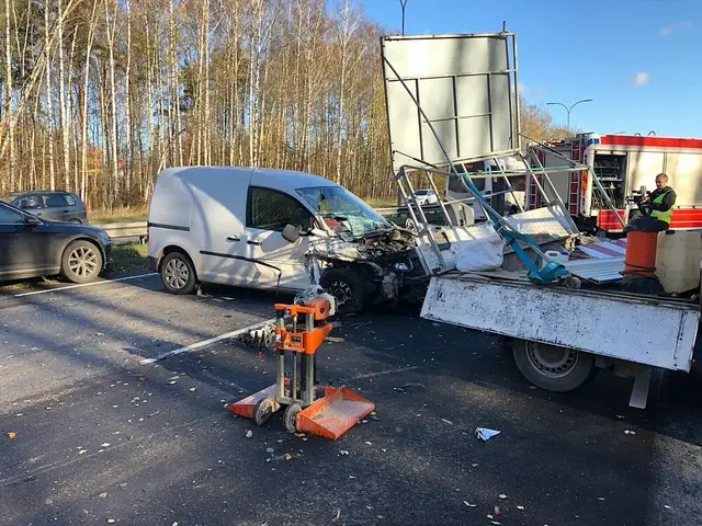 Серьёзная авария на Юрмальской трассе: есть пострадавшие. ВИДЕО