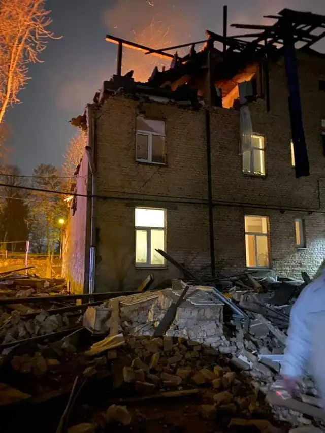 Взрыв в Агенскалнсе: самоуправление оплатит вывоз обломков и демонтаж части здания